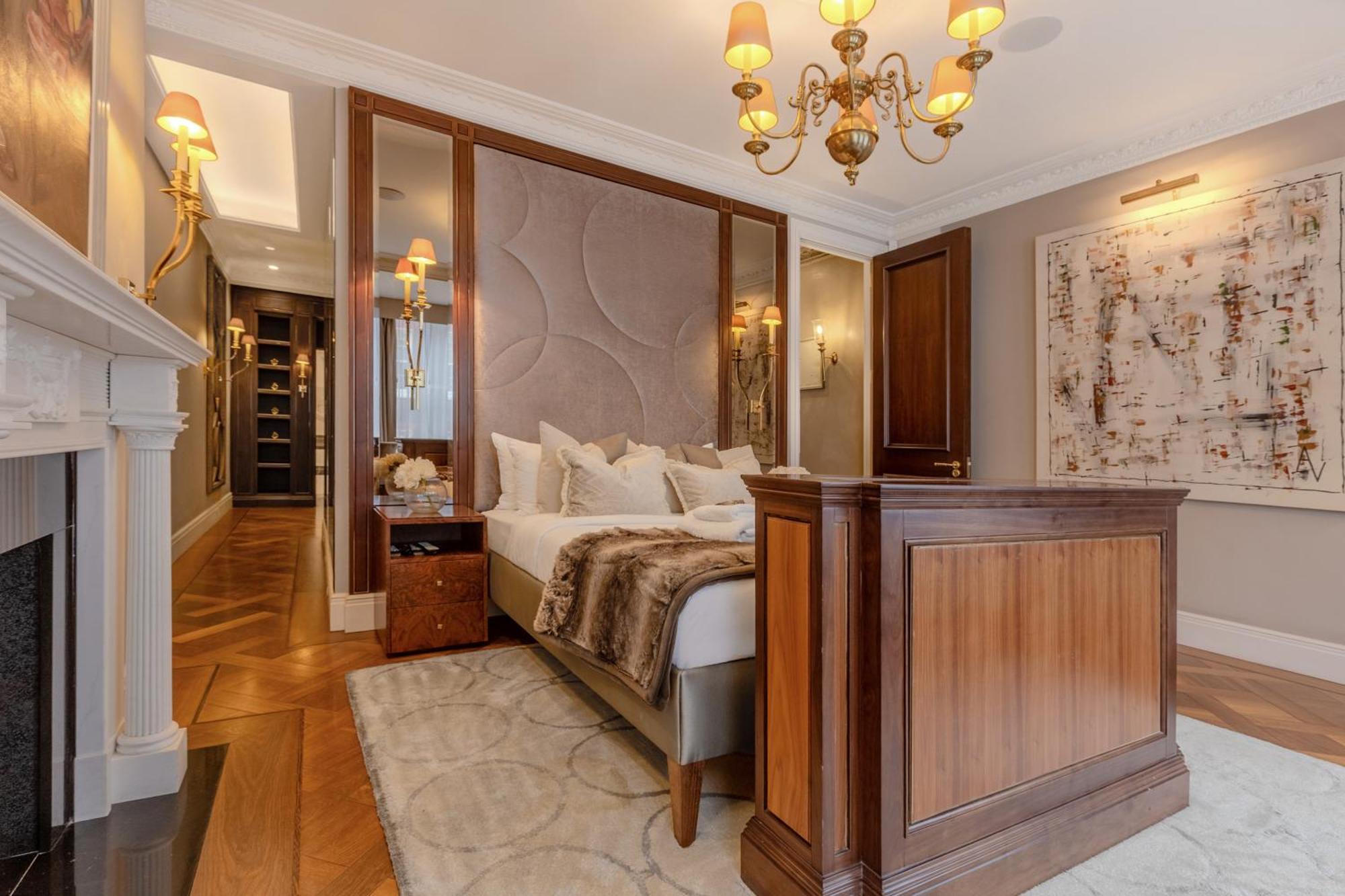 Exquisite 5br With Outdoor Terrace, Mayfair