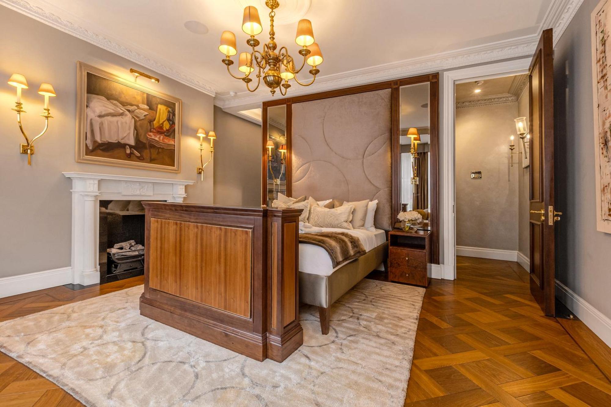Exquisite 5br With Outdoor Terrace, Mayfair Apartment London