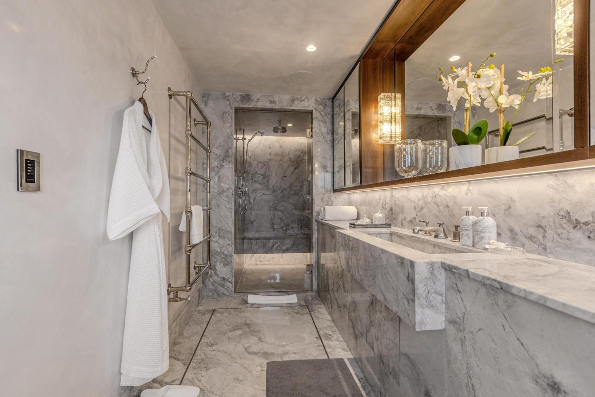 Exquisite 5br With Outdoor Terrace, Mayfair Apartment London