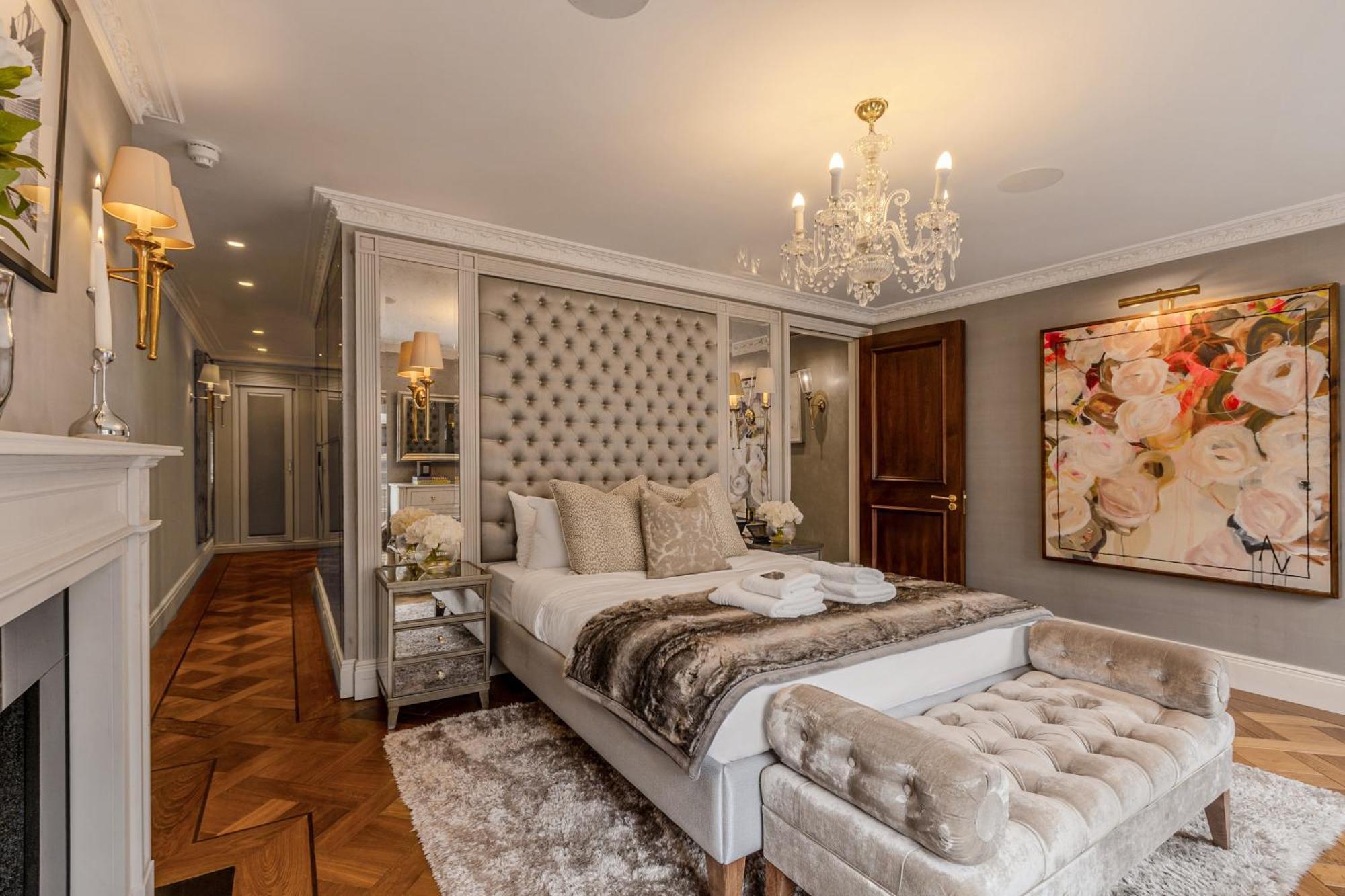 Exquisite 5br With Outdoor Terrace, Mayfair Apartment